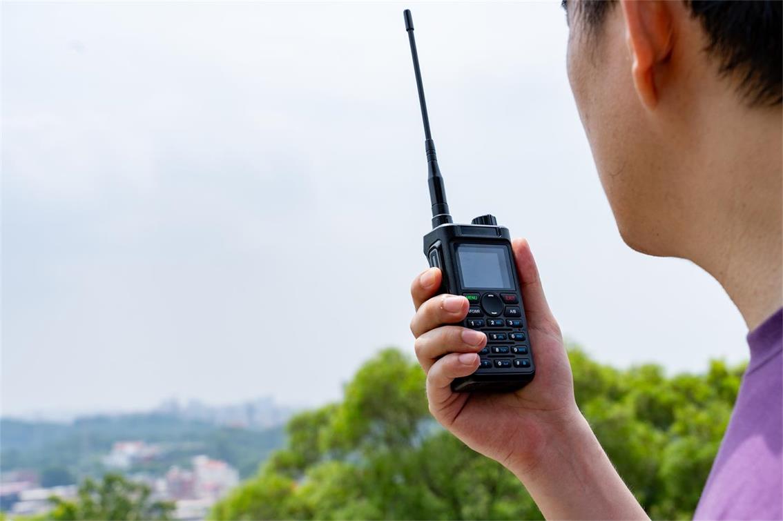 chierda-commercial-two-way-radio